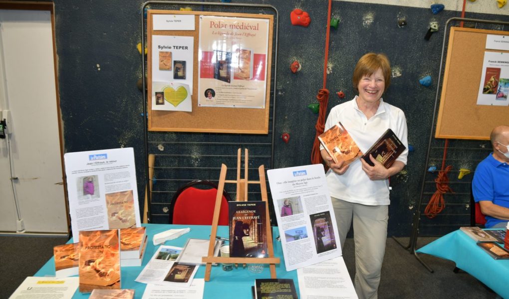Sylvie Teper au salon du livre de la Queue en Brie, crédit photo : Philippe Schroeder