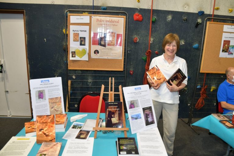 Sylvie Teper au salon du livre de la Queue en Brie, crédit photo : Philippe Schroeder